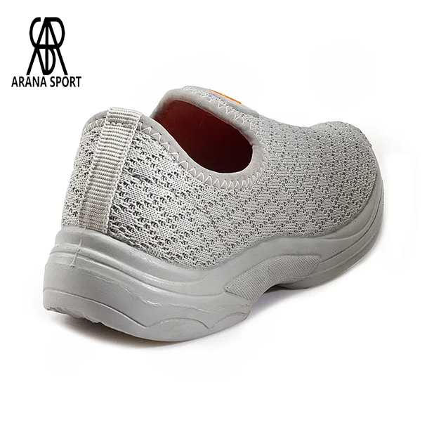 تصویر زیرین کفش ورزشی بچه گانه پرسان با اتصالات استیل ضد حساسیت