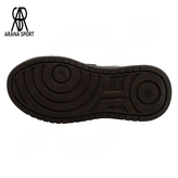 نمای بالا از کفش بچهگانه فرد مشکی