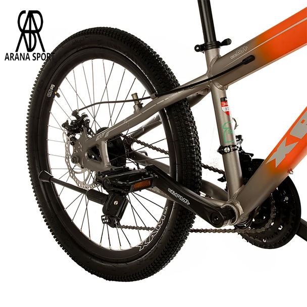 نمای نزدیک سیستم دنده 21 سرعته و کمکفنر جلو دوچرخه نوجوان – خرید از ارنا اسپورتر