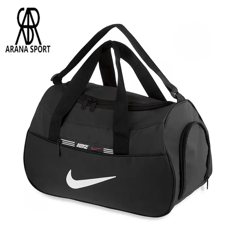 نمای جلو ساک ورزشی نایک با جیب زیپ دار کوچک – Arena Sporter