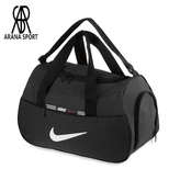 نمای جلو ساک ورزشی نایک با جیب زیپ دار کوچک – Arena Sporter