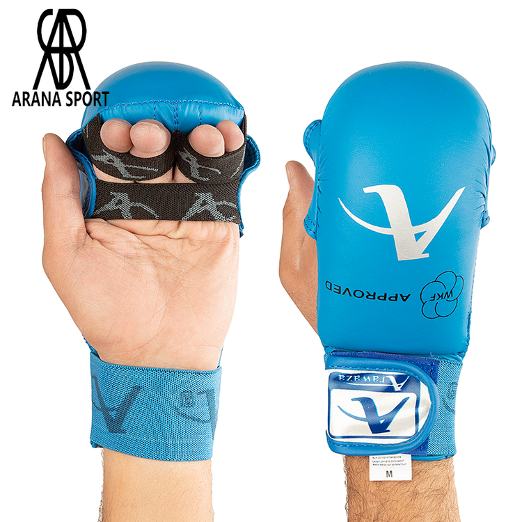 نمای نزدیک از دستکش کاراته WKF با کیفیت بالا