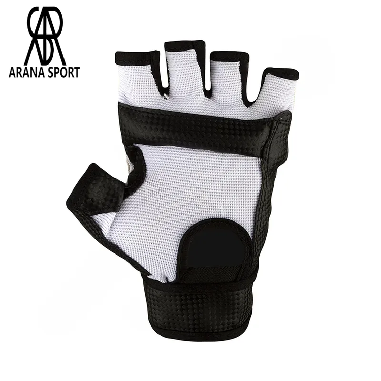 نمای پشت دستکش تکواندو با طراحی ارگونومیک و مقاوم