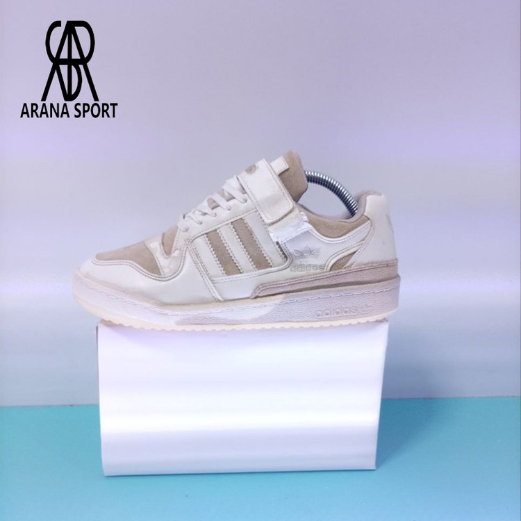 نمای کناری کتونی آدیداس بند چسب پسرانه