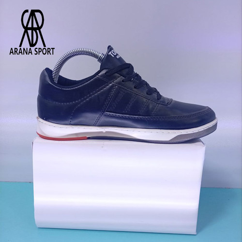 نمای جلو کتونی تامی مردانه کف دوخت ضد آب