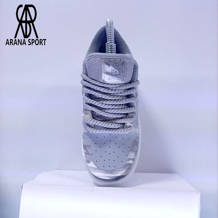 نمای جلو کتونی نایک ترویست زیره ژله ای