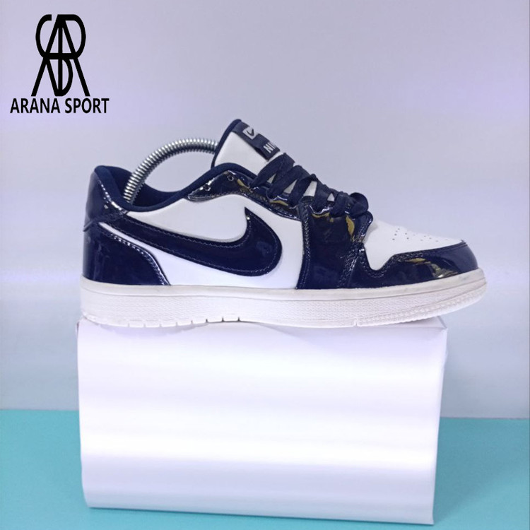 نمای پشت کفش نایک ترویست براق