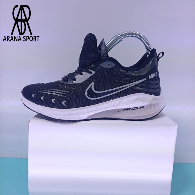 نمای بغل کتونی نایک زوم اسپرت