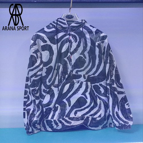 نمای جلوی سویشرت شمعی کلاه دار