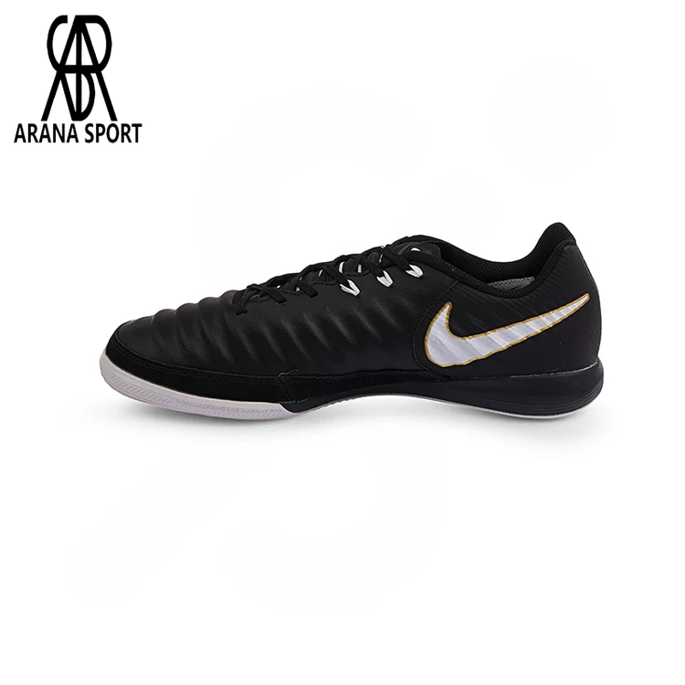 20- تصویر حرفهای کفش فوتسال Nike Tiempo با طراحی زیبا و عملکرد عالی مناسب بازیکنان فوتسال سالنی