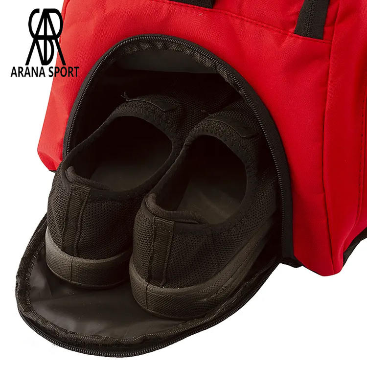نمای جلو ساک ورزشی نایک با جیب زیپ دار بزرگ – Arena Sporter 08