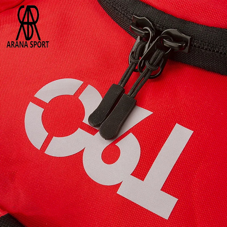 نمای جلو ساک ورزشی نایک با جیب زیپ دار بزرگ – Arena Sporter 06