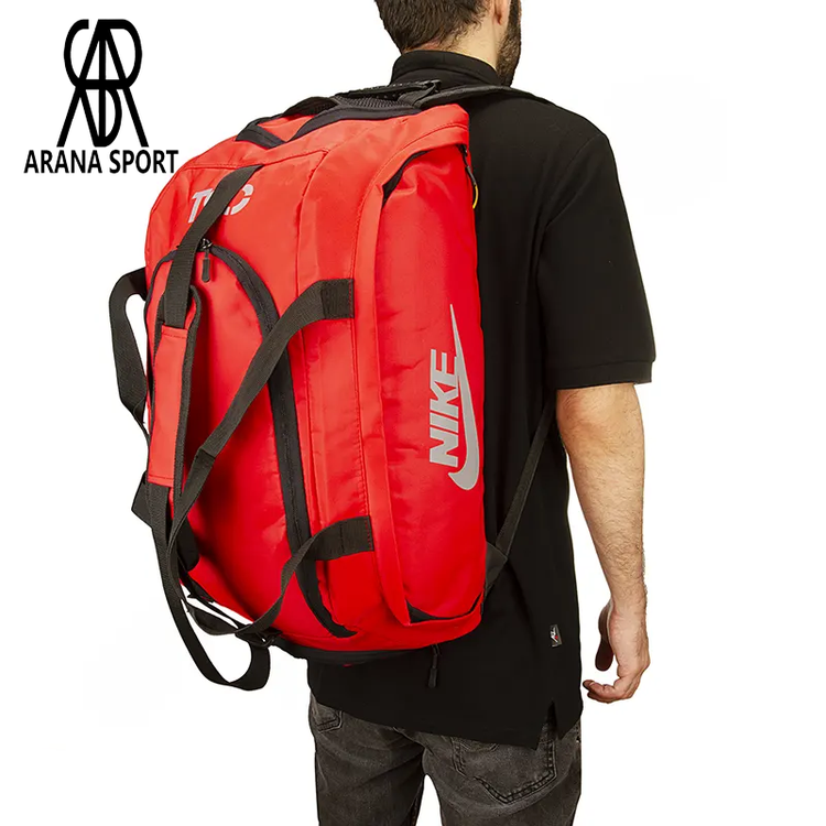 نمای جلو ساک ورزشی نایک با جیب زیپ دار بزرگ – Arena Sporter 10
