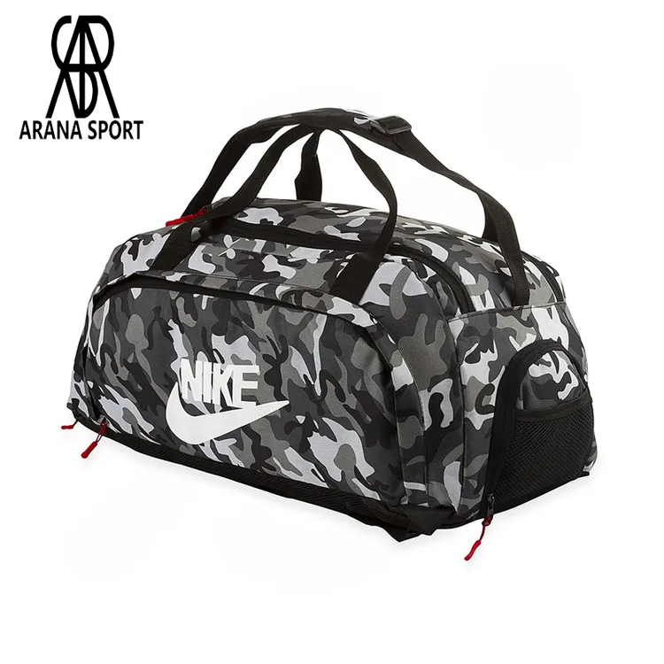 نمای جلو ساک ورزشی نایک با جیب زیپ دار بزرگ – Arena Sporter 16